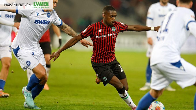 QuatrLinhas's tweet image. Victory of @Hannover96 against @KarlsruherSC for #germanyleague 
#NiemallsAllein 3 #KSCmeineHeimat 0 
#H96KSC