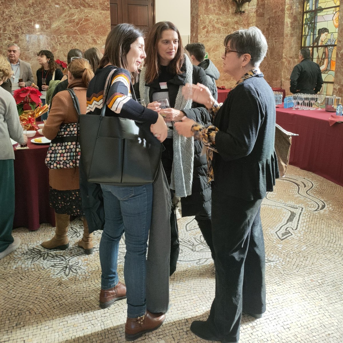 IQM_CSIC's tweet image. 🎯 Se cierra el 1er Simposio del @IQM_CSIC sobre Química Médica y Biomedicina.
Una jornada llena de charlas inspiradoras, pósteres destacados y mucho networking 🔬🤝

Gracias a todos/as los/as participantes por hacerlo posible.
¡Nos vemos en la próxima edición!

#Networking #CSIC