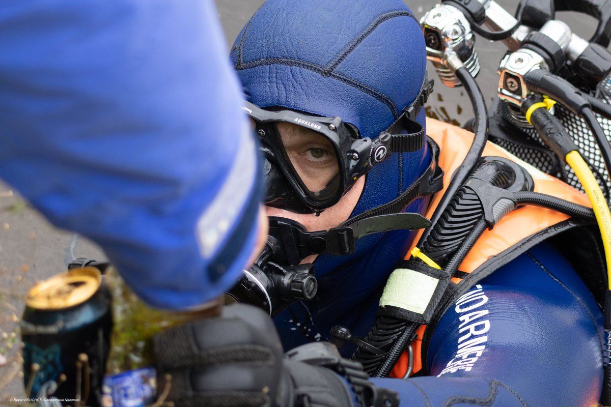 Gendarmerie_056's tweet photo. Du 17 au 23 novembre, les #gendarmes du #Morbihan ont mené l’opération #TerritoirePropre : plongeurs, brigade nautique et drones sous-marins mobilisés dans le Blavet, tandis que l’#EDCF a réalisé des #ContrôlesRoutiers de prévention auprès des professionnels. https://t.co/EB22LcjrmU