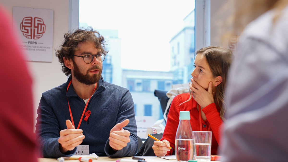 <a href="/LaszloAndorEU/">László Andor</a> <a href="/FES_FoW/">FES Future of Work</a> <a href="/RennerInstitut/">Karl-Renner-Institut</a> <a href="/EteronorgEn/">Eteron Institute (english)</a> <a href="/FAE_pl/">Fund. Amicus Europae</a> <a href="/ireneuszbil/">Ireneusz Bil</a> <a href="/AnneVanLancker/">Anne Van Lancker</a> <a href="/Solidar_EU/">SOLIDAR & SOLIDAR Foundation</a> <a href="/MPereiraJoao/">João Martins Pereira</a> <a href="/YESocialists/">Young European Socialists</a> <a href="/stobrecht/">Sascha Obrecht</a> <a href="/SCHIEDER/">Andreas Schieder</a> 🎓🌍Next stop on FEPS' Annual Autumn Academy - the World Café, focusing on  "Europe and Peace – how to keep the focus amid rearmament and securitisation of the public debate" 
🔗bit.ly/FEPSAAA2025

With:
👉Zoltan Simon, S&amp;D Head of Department
👉Juliette Delacroix