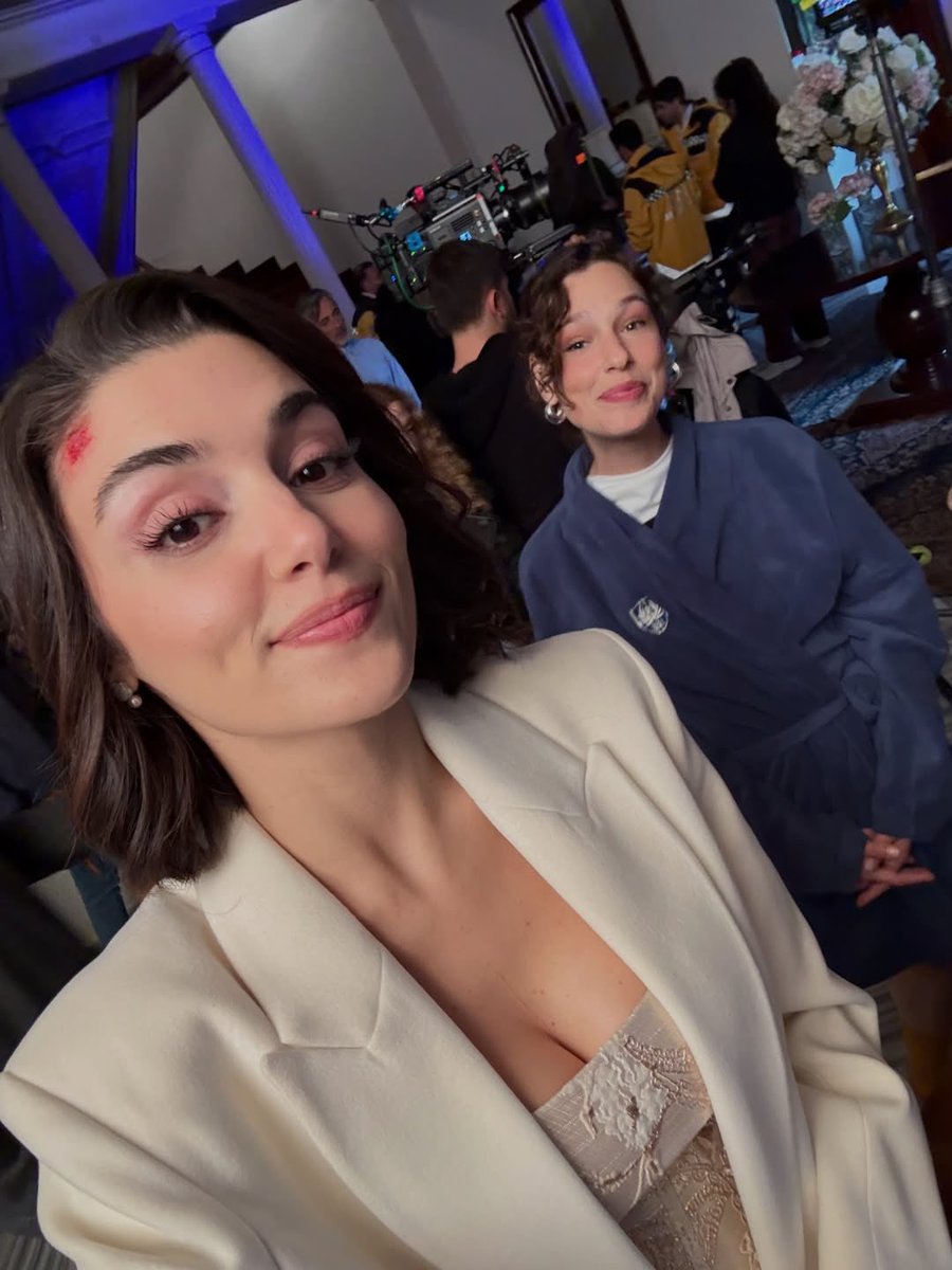 HandeErcelArg's tweet photo. “Un cuento de historias🦋🐠
Dos mundos, un deseo”

📸— Hande Erçel via Instagram post 1/3 (@/handemiyy) 

#HandeErçel https://t.co/4vNOBfTEwu