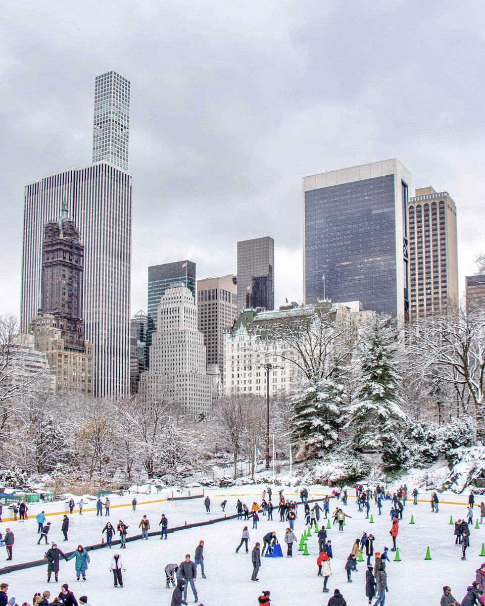 Rumor has it we might see snow tomorrow ❄️ Here are a few of my favorite snowy NYC moments from over the years. 📸