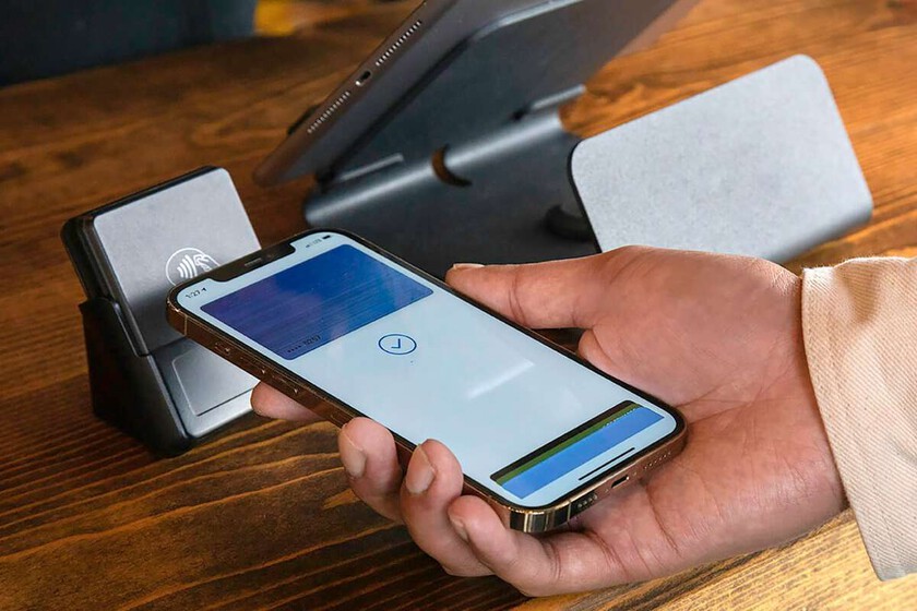 applesfera's tweet photo. Han estado meses comprando "gratis" en tiendas gracias a un iPhone trucado. Su método imitaba a Apple Pay tan bien que nadie sospechó durante meses https://t.co/g5PielWDCo https://t.co/TSXx8sw3os