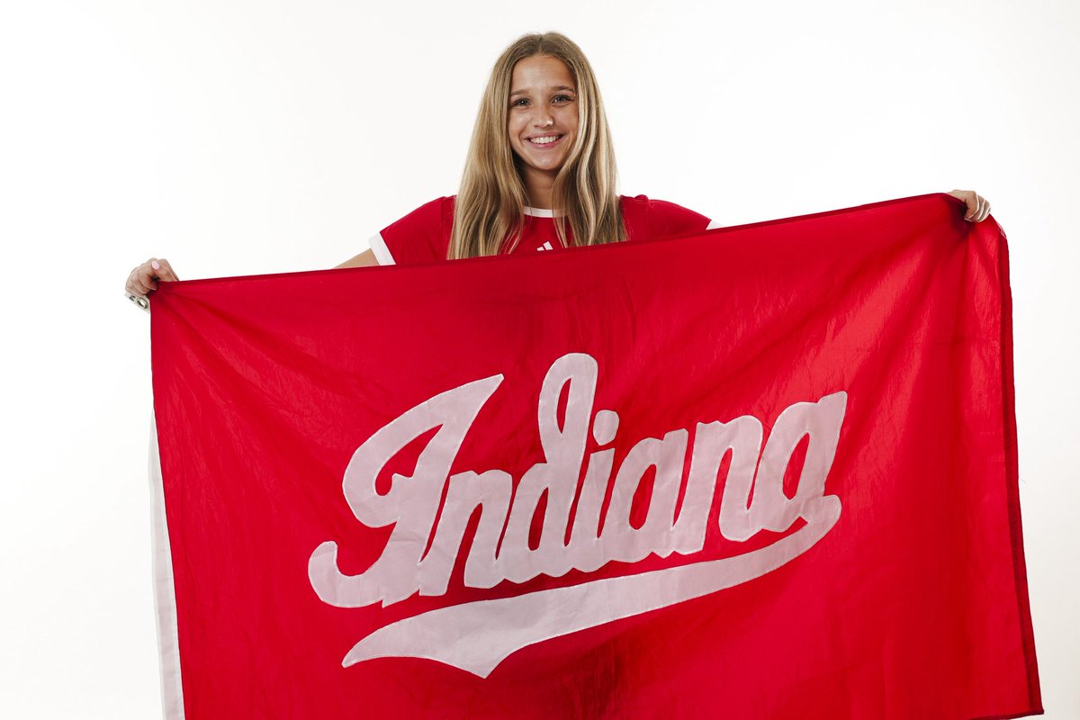 SummerFishel26's tweet photo. new knee, new colors❤️🤍 @IndianaWSOC #gohoosiers https://t.co/Y1djgnTE96