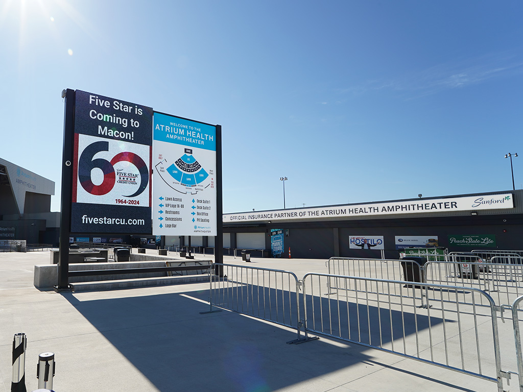 SNAdisplays's tweet image. SNA Displays provided just over 1,700 square feet of outdoor LED video technology to Macon, Georgia's Atrium Health Amphitheater. #digitalsignage #LiveEvents 

More: snadisplays.com/projects/atriu…