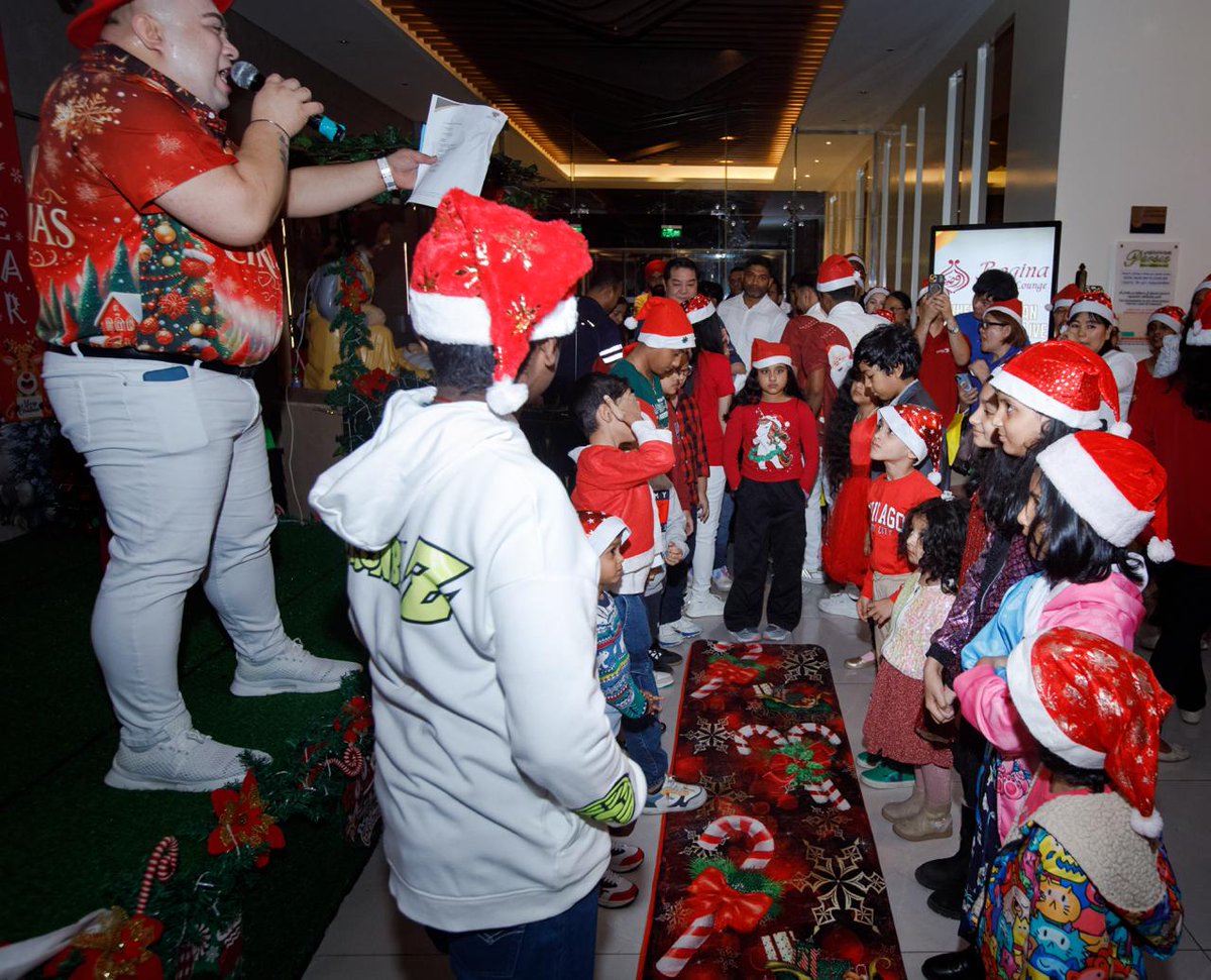 HotelPars's tweet photo. 🎄 Festive Glow at Pars International Hotel.  #ParsInternationalHotel #ChristmasLighting #Christmas2025 #FestiveSeason #CelebrateBahrain #BahrainTourism #BTEA #HolidayMoments #SeasonOfJoy #BahrainEvents #FestiveNights #celebrateinbahrain https://t.co/nxw7Hz2Tjq
