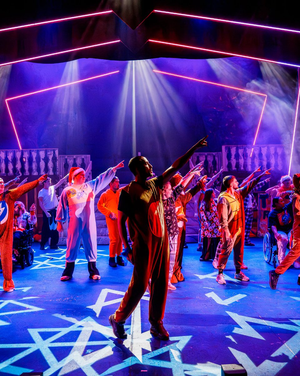 Christmas Tales is officially open! 🎉❄️
Fun, interactive and full of festive magic - this lively show is perfect for babies, toddlers and young children up to 7! 
Tickets: loom.ly/w7rzGc8
❄️ Now - 29 Dec