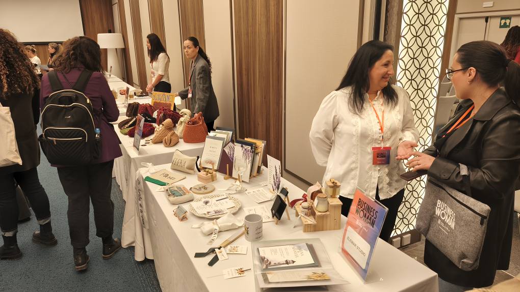 👩🏻‍💻 Las #mujeres #empresarias y #emprendedoras hoy han conectado y han estrechado lazos en la primera jornada de nuestro evento Business Woman #IMFE celebrado en el Hotel Molina Lario.

#Málaga #IMFEMálaga #Empresas #Autónomas #BusinessWoman
<a href="/malaga/">Ciudad de Málaga</a> <a href="/MalagaComercio/">#CompraMálaga</a>