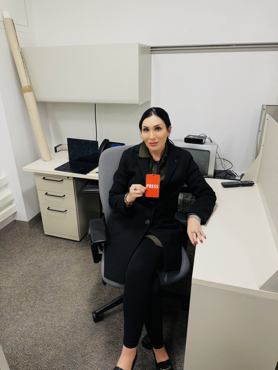 LauraLoomer's tweet image. The Washington Post @washingtonpost and Dan Lamothe @DanLamothe used to occupy this desk inside the Pentagon Press room. 

Now it’s mine!