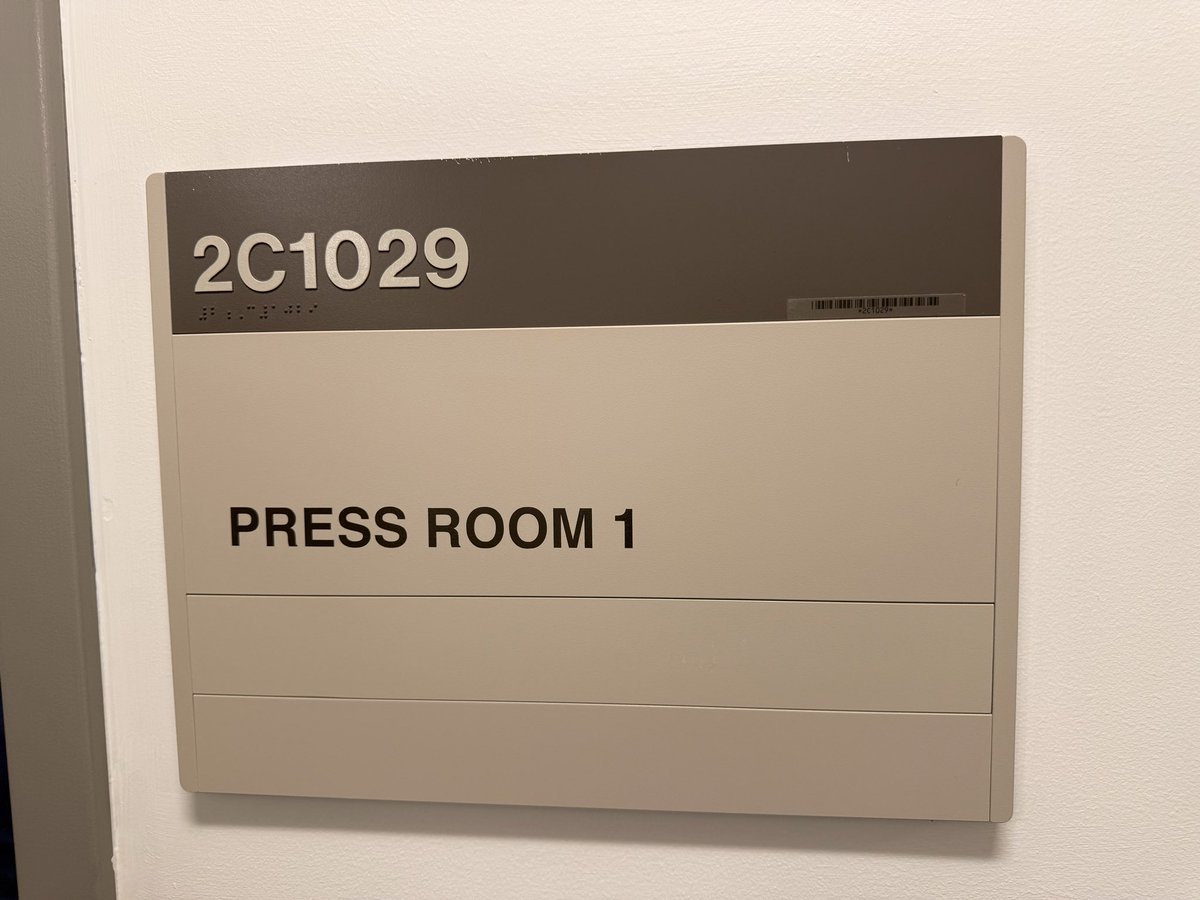 LauraLoomer's tweet image. The Washington Post @washingtonpost and Dan Lamothe @DanLamothe used to occupy this desk inside the Pentagon Press room. 

Now it’s mine!