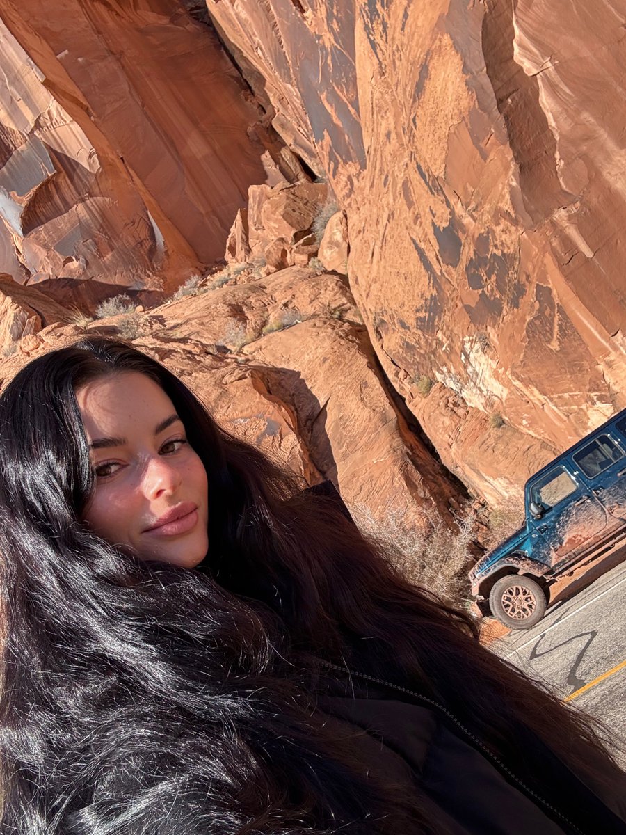 playmatejaylene's tweet image. GM. it’s monday. let’s tear shit up 🔥