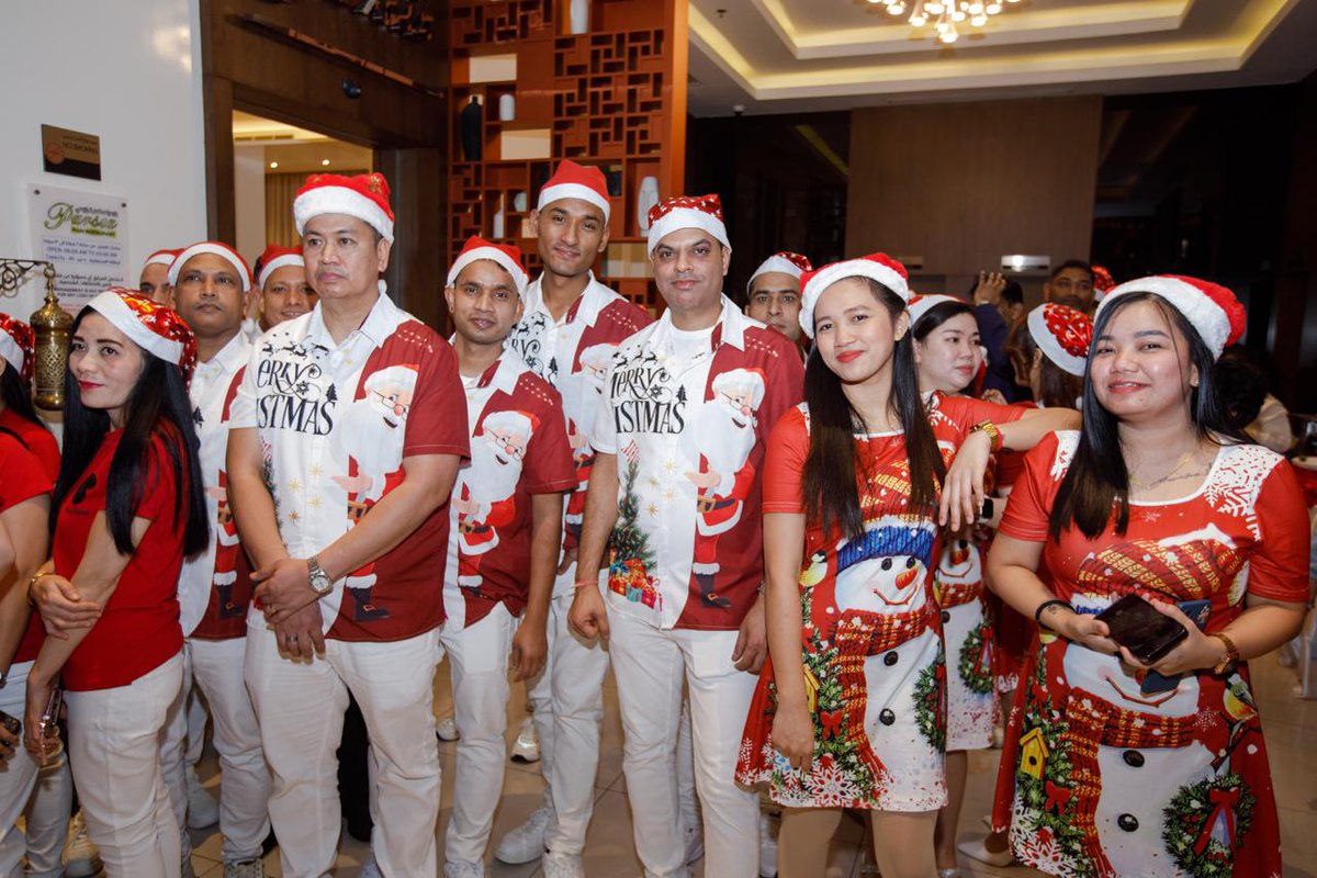 HotelPars's tweet photo. 🎄 Festive Glow at Pars International Hotel.  #ParsInternationalHotel #ChristmasLighting #Christmas2025 #FestiveSeason #CelebrateBahrain #BahrainTourism #BTEA #HolidayMoments #SeasonOfJoy #BahrainEvents #FestiveNights #celebrateinbahrain https://t.co/RBBXBOiSq6