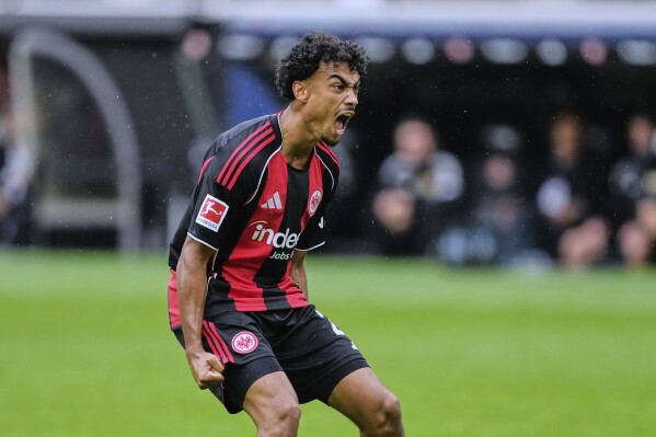 theMadridZone's tweet photo. 🚨 BREAKING: Real Madrid want Frankfurt LB Nathaniel Brown.

His price will be €60M-€70M. @Plettigoal https://t.co/hdZaT6m6sj