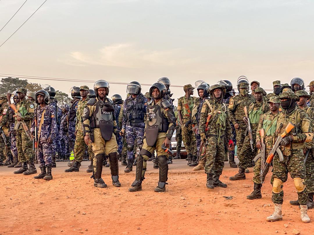joshjeje2's tweet photo. The army is idle for 5 years until campaigns start.

All this deployment just for one man waving the Uganda flag at his supporters. https://t.co/FGCLsW1PhA