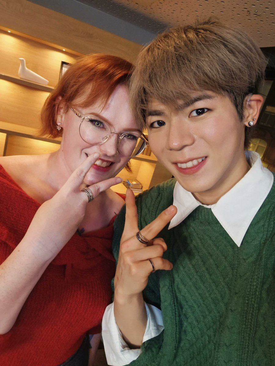PrinciGinger's tweet photo. It was such a wonderful fansign event with Big Ocean @TokkiShopDE 🤍💙🩵 from the random photo with one member until the polaroid over the cute Q&amp;A - thanks for the Organisation and for the great Team #BigOcean #KPOP #tokkishop https://t.co/wrE53uzmKD