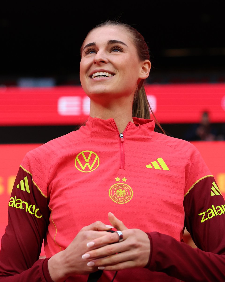 Jule in Madrid 🇪🇸📍

#UWNL || <a href="/DFB_Frauen/">DFB-Frauen</a>