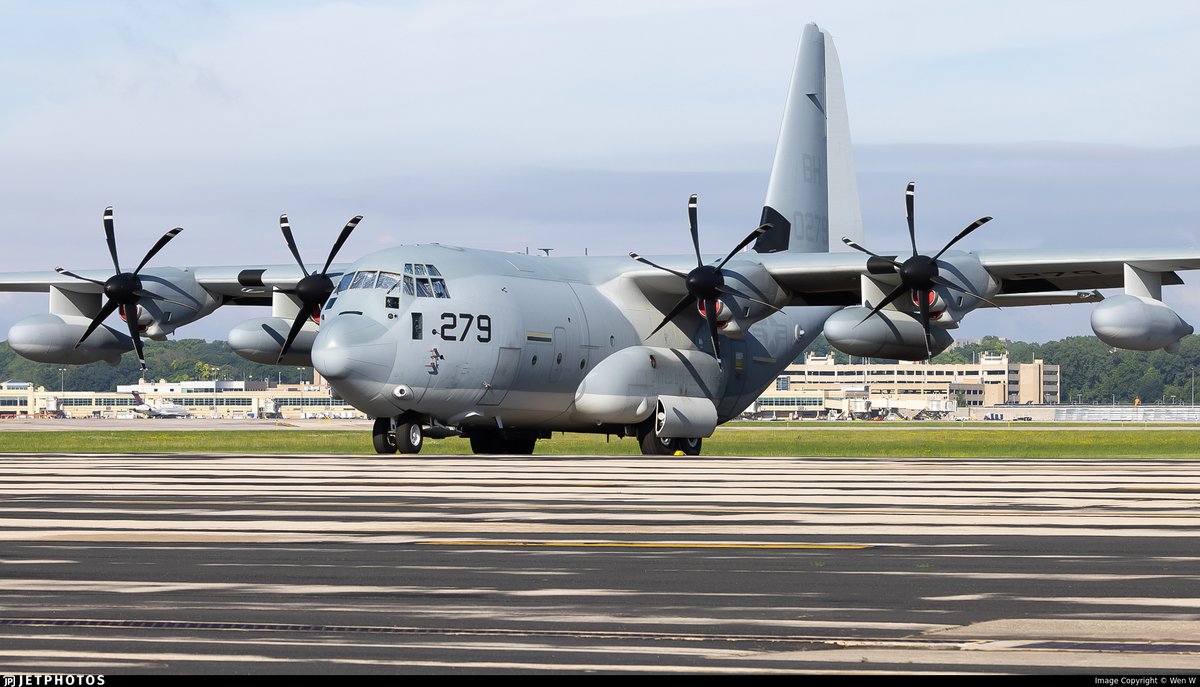 Flightwatcher1's tweet image. #USMC KC-130J Hercules
Código de llamada: ??
Matrícula: 170279
Hex: #ae6c1b
Desde Ceiba🇵🇷 entrenando reabastecimiento en vuelo muy probablemente con los AV-8B Harrier II del Iwo Jima ARG 
#SOUTHCOM