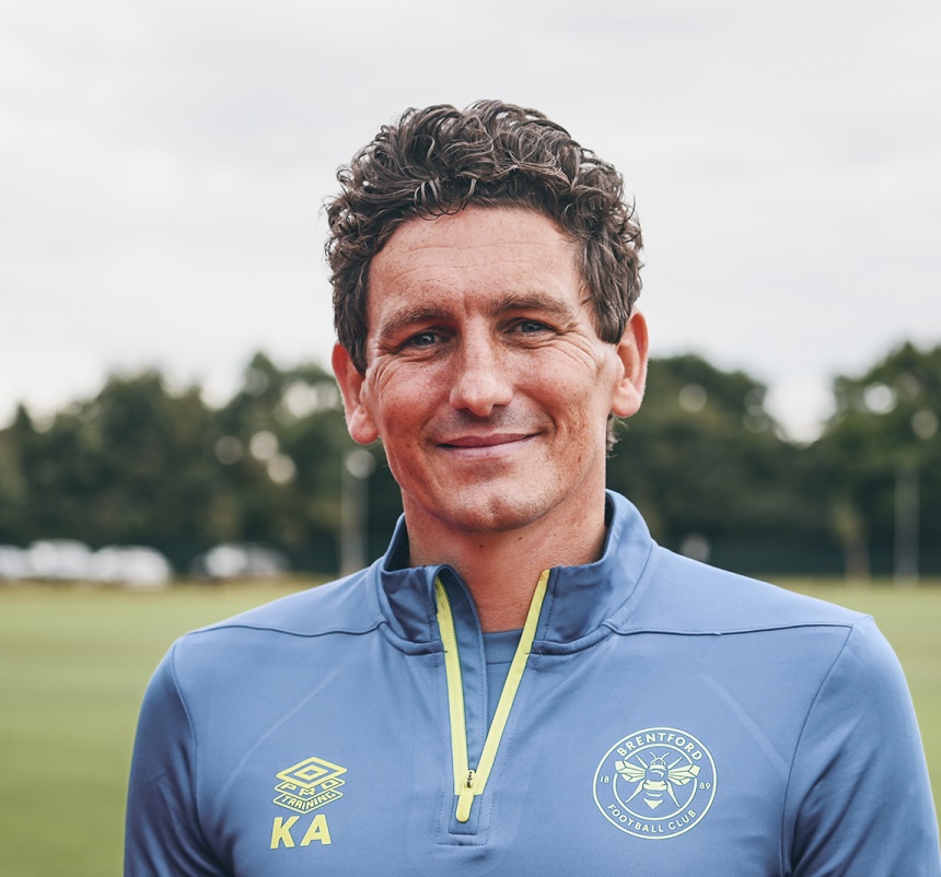 Brentford, ever the innovators, are helping to dismantle the concept of the unicorn Head Coach 🦄

As <a href="/dave_reddin/">Dave Reddin</a> said: “This idea of the unicorn, who is paid 15x more than anybody else, who has all the answers, is a flawed leadership concept."

🧵

trainingground.guru/dave-reddin-be…