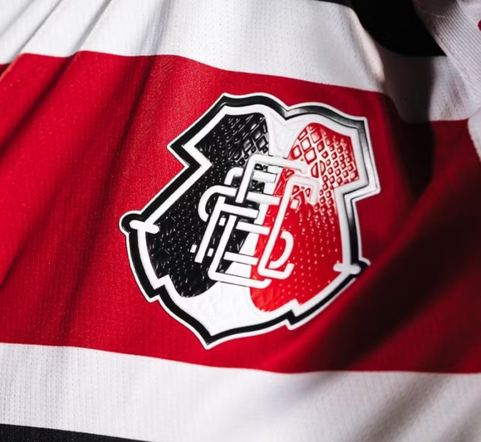 Com a aprovação dos sócios, o próximo passo da SAF no Santa Cruz será a ratificação e aprovação do Conselho Deliberativo. Dessa maneira, o clube tem cinco dias para convocar uma reunião e, depois disso, o Conselho tem oito dias úteis para validar a proposta.

(Foto: Divulgação)