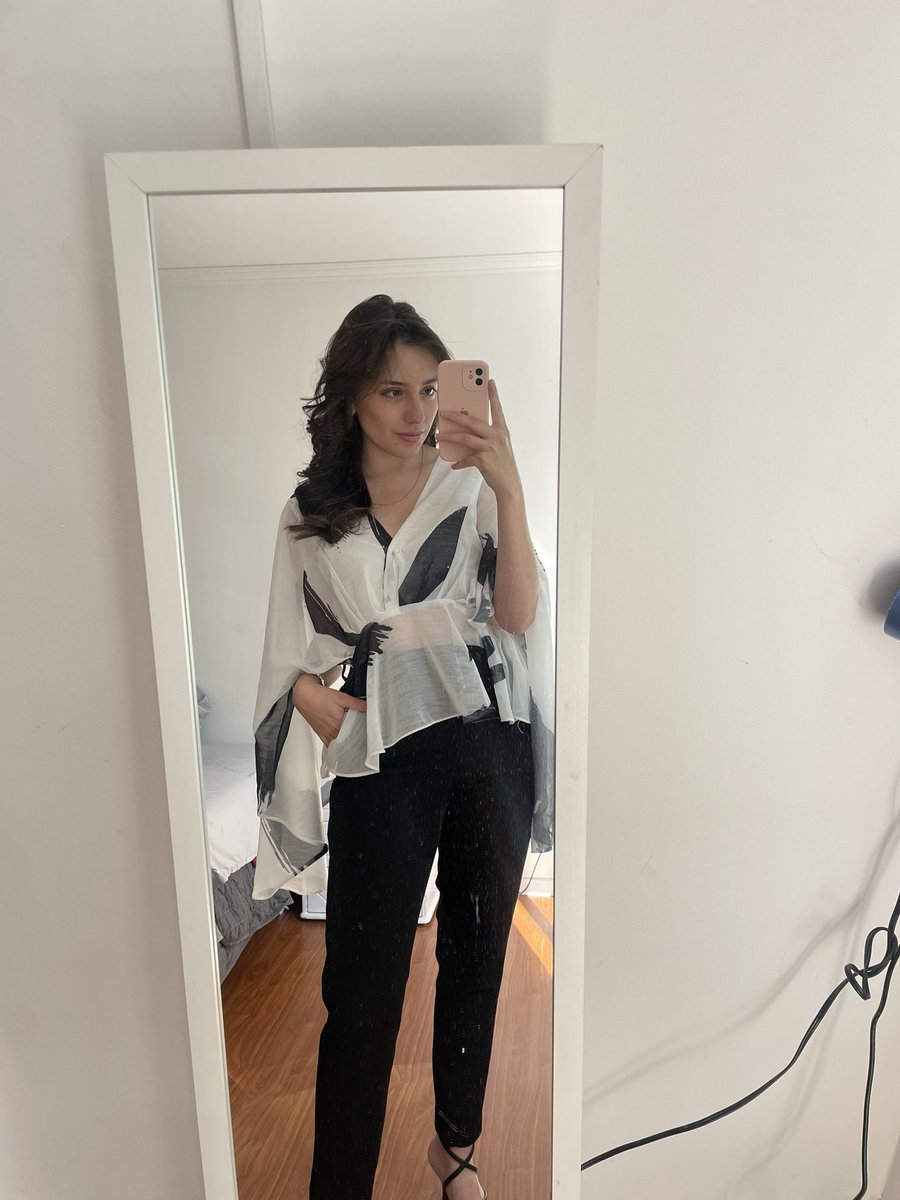 Villacis_Ga's tweet photo. Último mes del año 🔝🫶🏻✨  #OOTD https://t.co/olcvWKVD2L