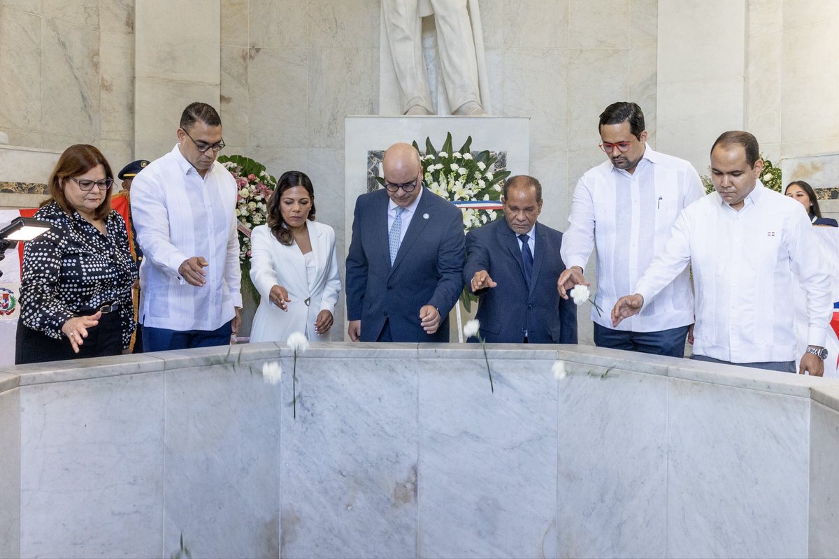 Esta mañana, depositamos una Ofrenda Floral en el Altar de la Patria, posteriormente, celebramos la Misa de Acción de Gracias. Con estas actividades damos inicio a la Semana de la Aviación Civil en el <a href="/IDAC_RD/">Instituto Dominicano de Aviación Civil</a>.