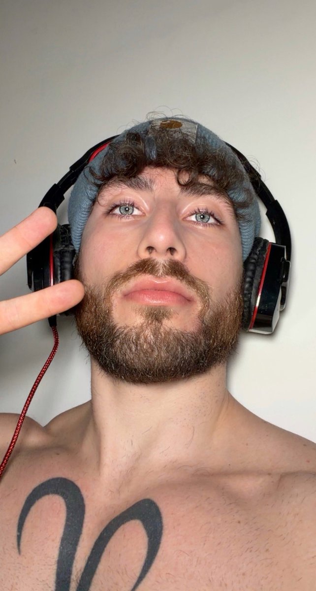 Andy2flixx tweet media