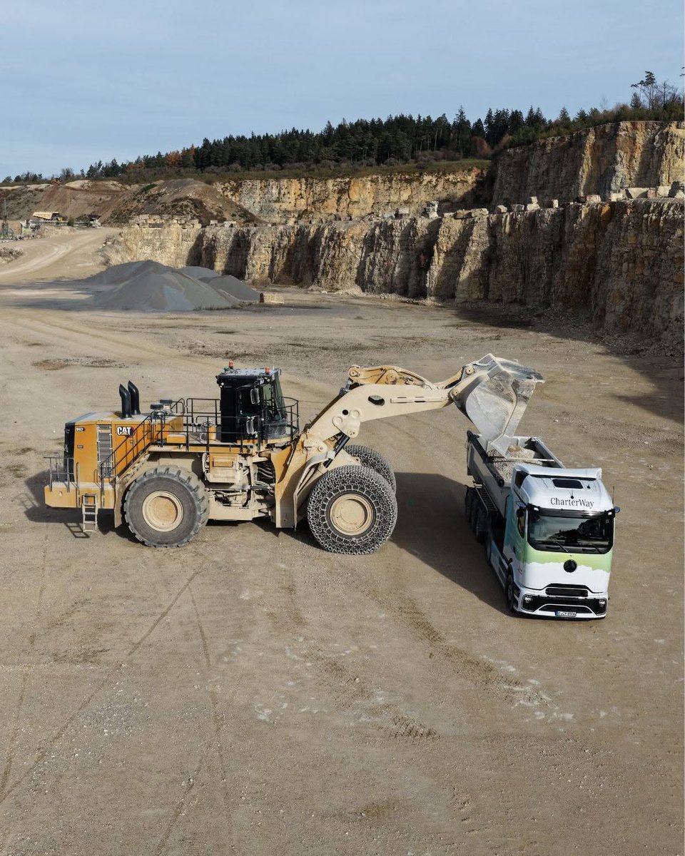 blogmdt's tweet photo. 🔋 eActros 600 em testes em uma pedreira com 40 toneladas de peso em um caminhão totalmente elétrico. Estão entusiasmado com resultado e desempenho do caminhão. https://t.co/yUunDgI8Om