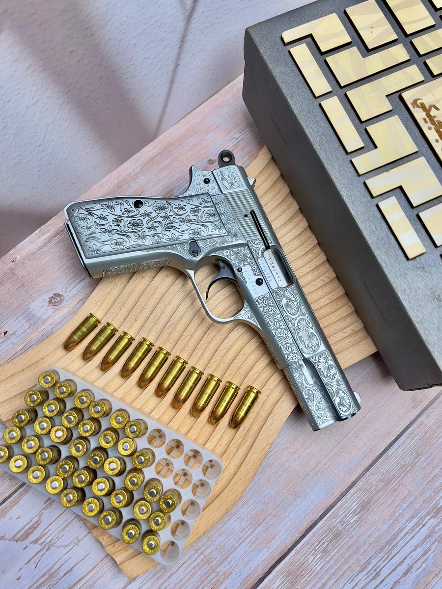 موجود مسدسات بلجيكي منقوش فضي او كروم 
لتواصل وتساب 714412447

 777709804