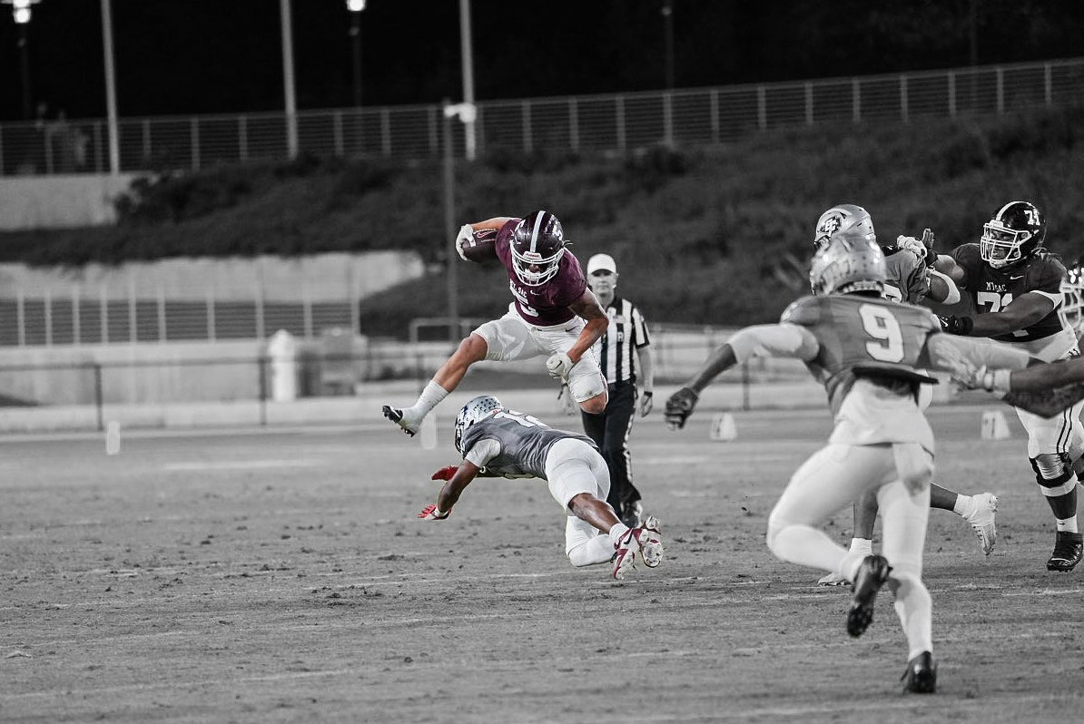 aidenramos_'s tweet image. I will be signing Wednesday December 3rd . 🦁