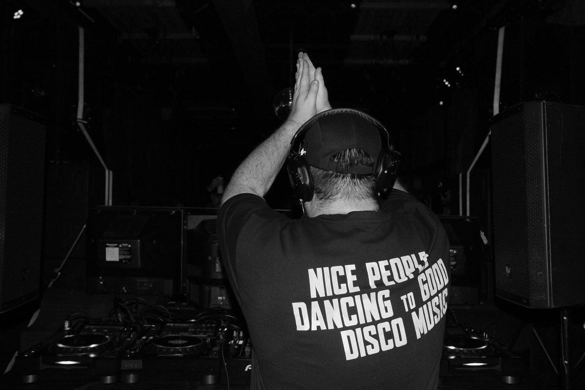 DropCatchMusic's tweet image. Bringing the Disco Brunch™️ vibe to Tangent Gallery for the @BigFamFest Family Christmas. 

Stoked to run it back with @THESPONGES one more time this year. ✌️🪩💗