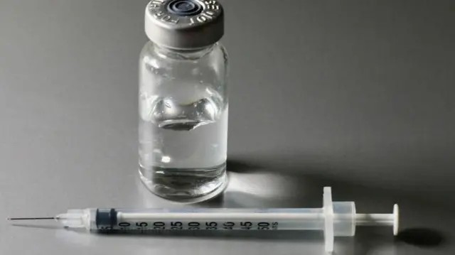 g1's tweet image. Nova PrEP injetável que reduz em mais de 99,9% o risco de HIV começa a ser usada em três países africanos glo.bo/bti50f4