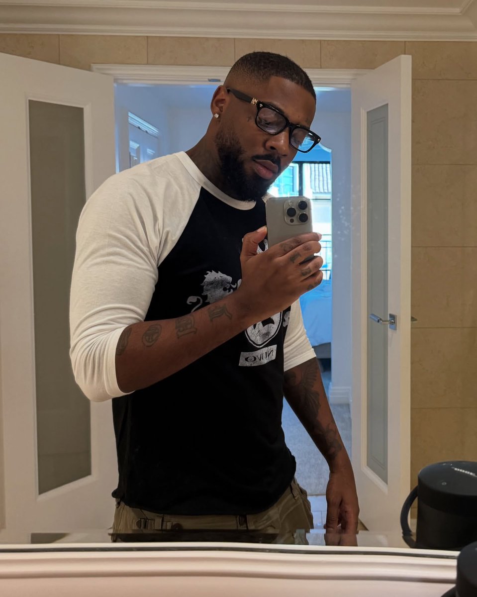 rapalert6's tweet image. Brent Faiyaz shows off his new look.