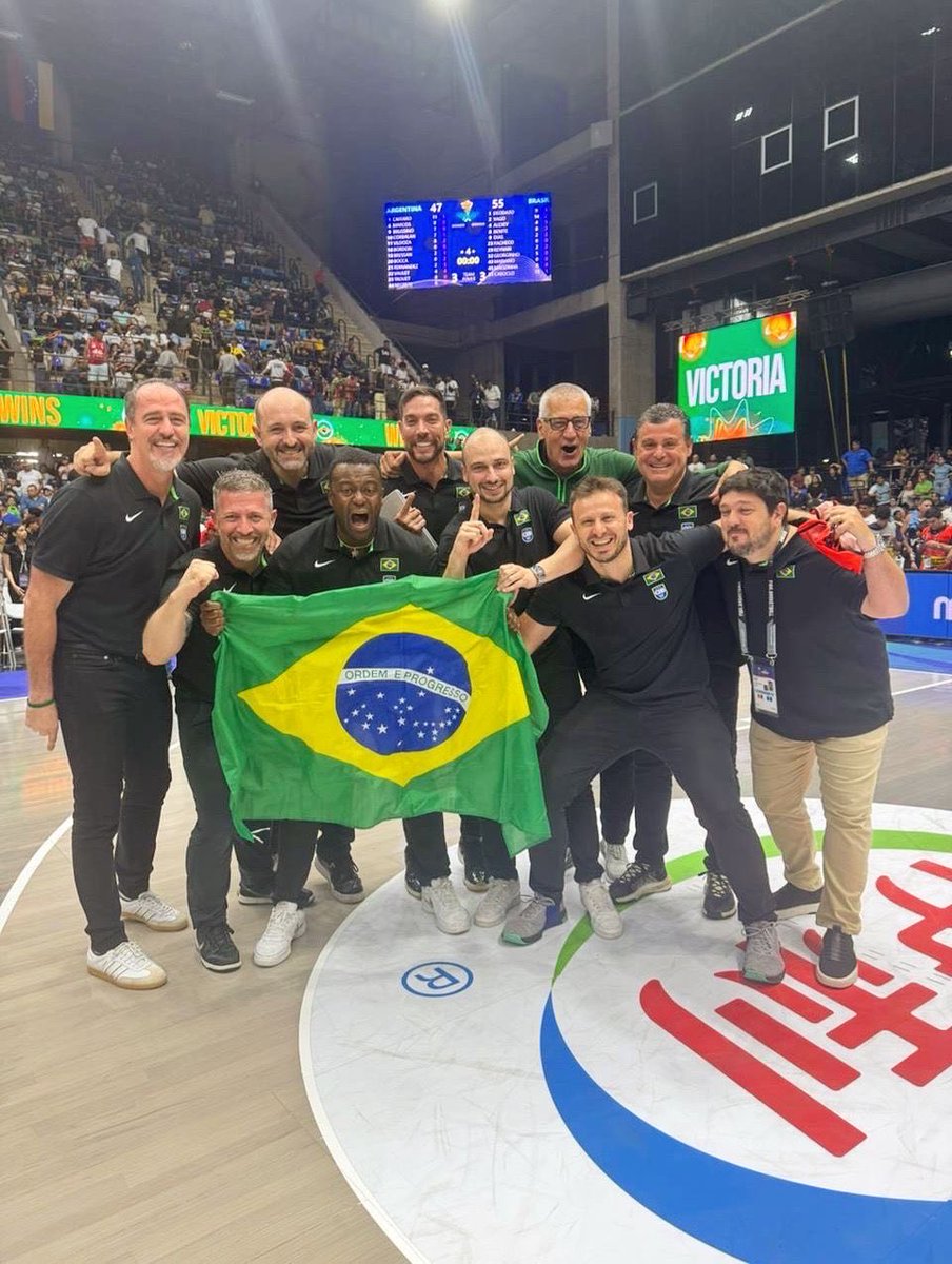 Treinar a seleção brasileira é meu último trabalho no basquete. E é ainda mais gratificante, fazer parte de uma equipe, onde me sinto parte de uma grande família. Obrigado a toda família 🇧🇷❤️🏀