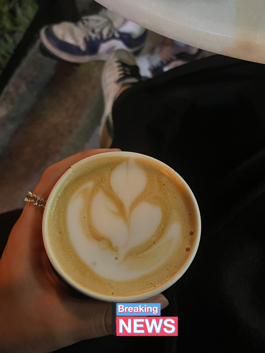 mubyaz's tweet image. Fincanda istedikçe karton bardağı bana kitliyorlar