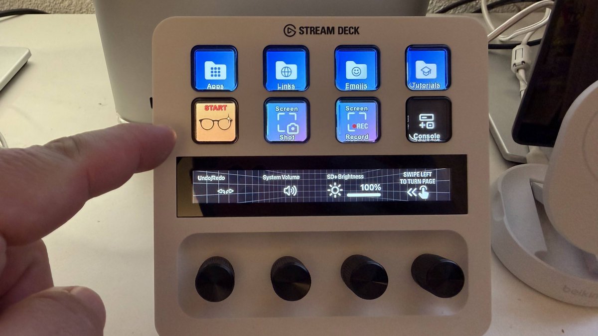 One of our users built a physical "be brilliant" button.

<a href="/FerTech/">FerTech 🇨🇭</a> coded a custom <a href="/elgato/">Elgato</a> Stream Deck integration that starts and stops Hedy sessions with a single press.

This is the kind of workflow optimization we live for. 👓
