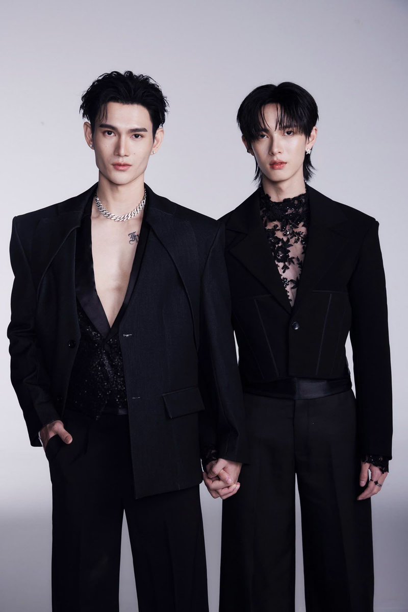 BoysLoveHubENG's tweet image. Pavel commented on the stereotypes of associating height with character roles in BL, as if being shorter automatically meant “cute/bottom” and being taller meant “masculine/top”.

“A lot of people think shorter male characters need to be ‘cute,’ but that’s not true.

Being short…