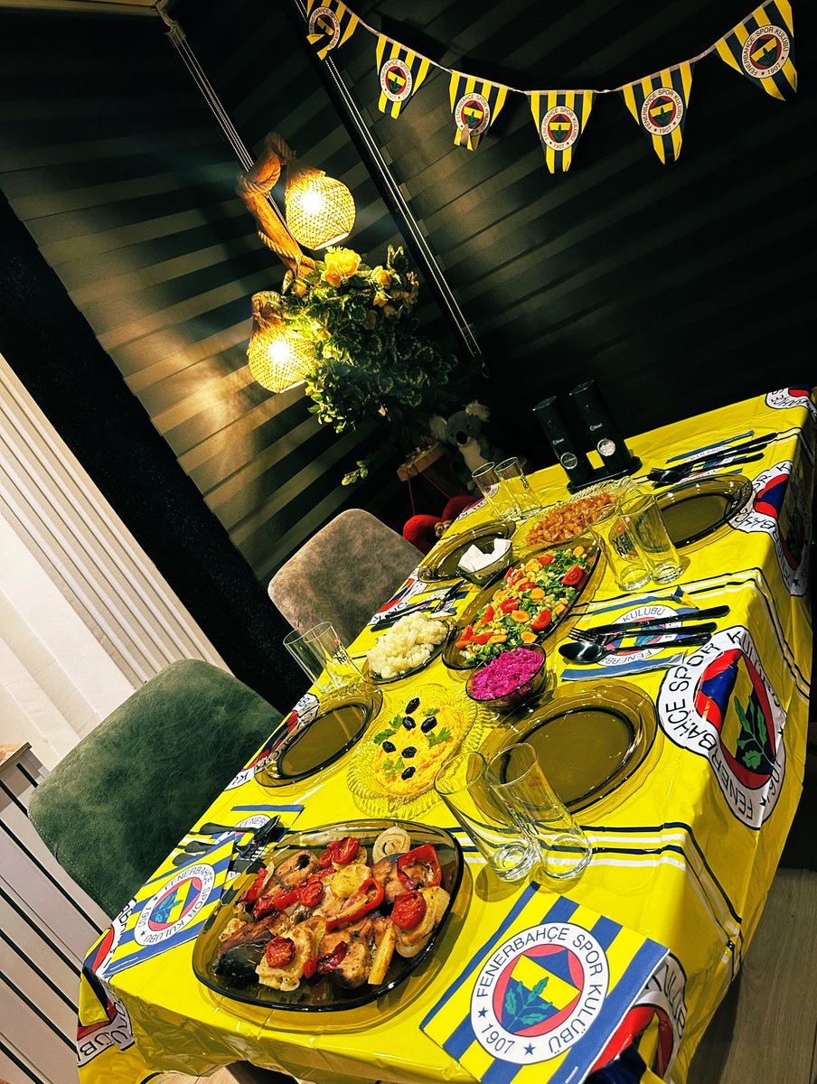 Canko “Rakı içip derbiyi izleyelim” dedi.
Gerekeni yaptım🙈
GS’lı olması dışında sorun yok 🤣