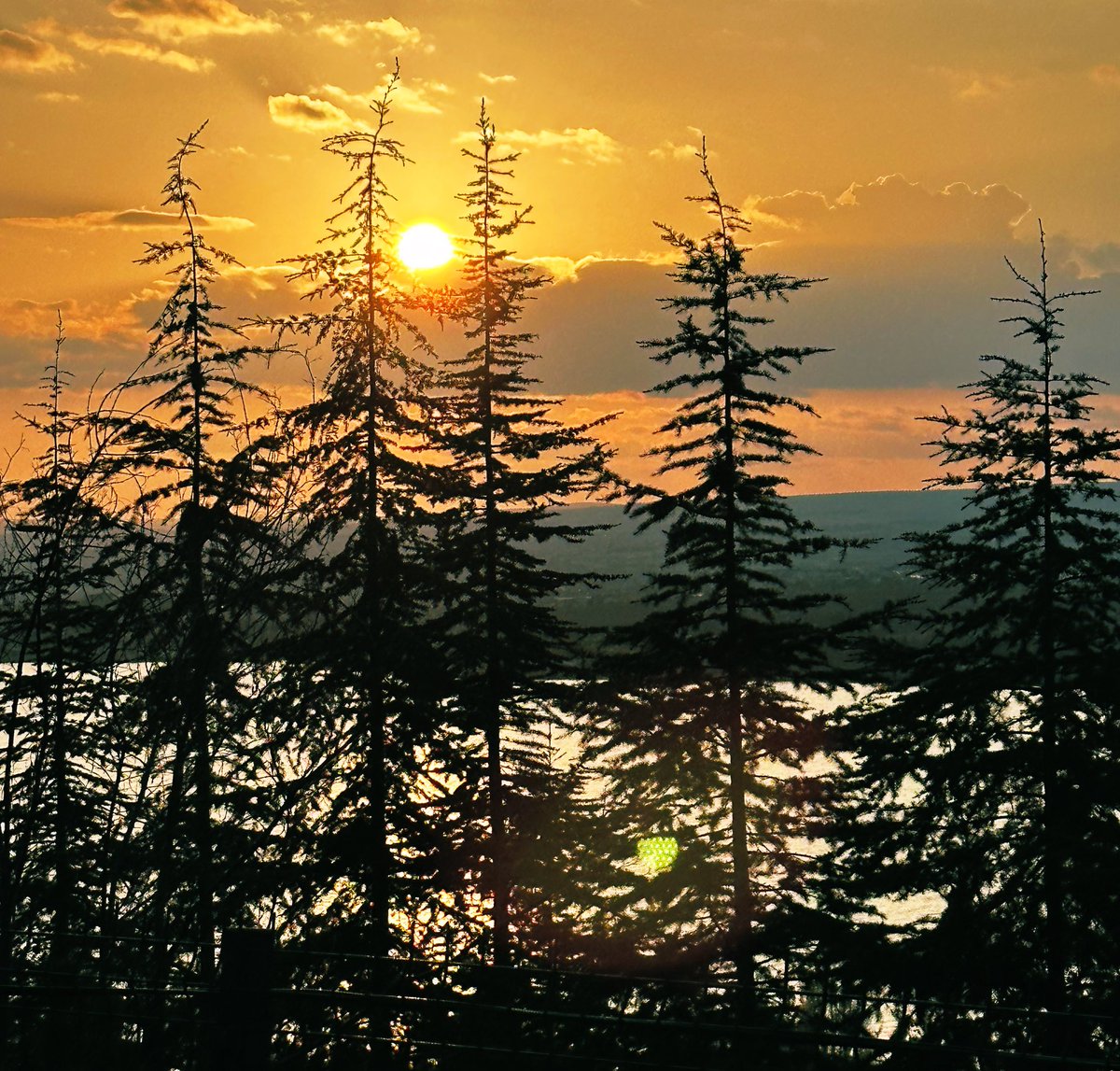 Esasen en güzel ümit, batan güneşi görebilme üzerine olmalıdır…!