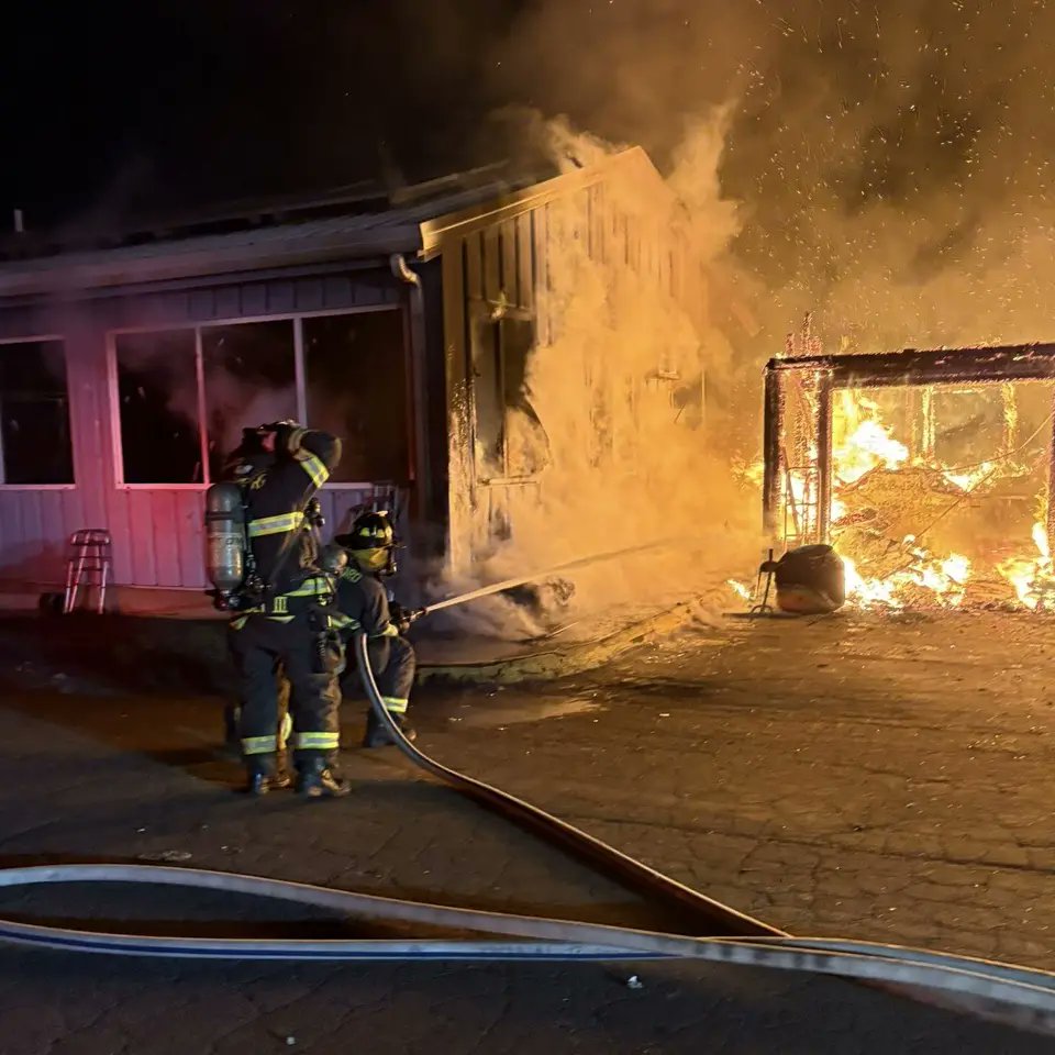 upffa's tweet image. November 30, 2025: Branford, Connecticut [Ct. Post] Firefighters worked to douse a blaze in the recycling shed at the town transfer station before it spread early Sunday, Branford fire officials said.

docs.google.com/document/d/e/2…
#upffa #iaff