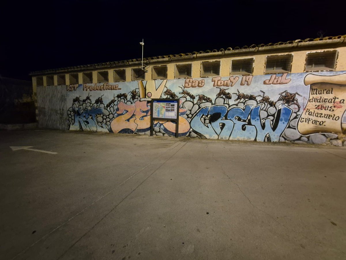 🛑Denunciem la col·locació d’un cartell just davant del mural dedicat al Zeus Palazuelo, un jove del nostre poble que va perdre la vida en un tràgic accident.

Demanem la seva retirada o reubicació i que es respectin els espais de record col·lectiu. 

Zeus, sempre present.