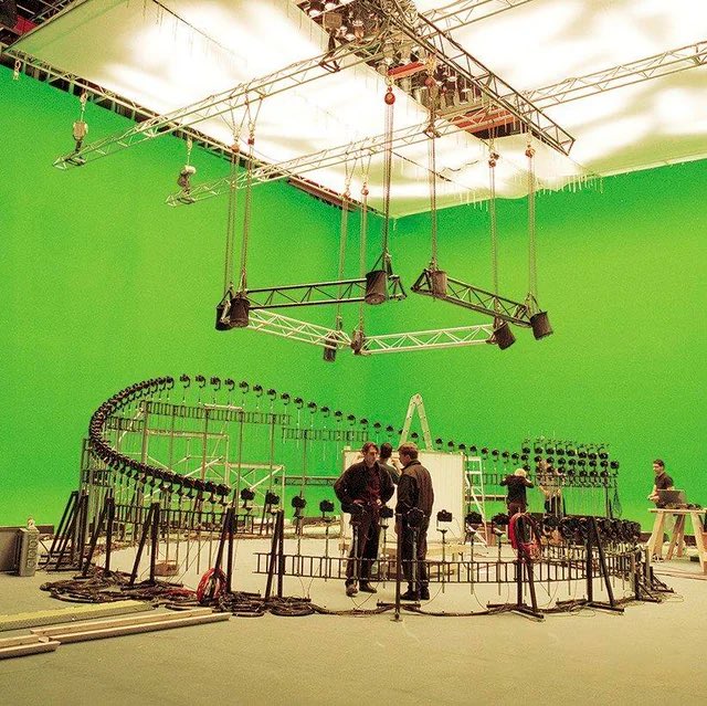 BobaFettANHSE's tweet image. 99 camera setup for shooting “bullet time”…. #behindthescenes🎬 #filmmaking #thematrix