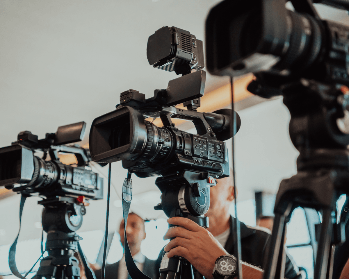 Hurst_Digital's tweet photo. A great video is more than visuals—it’s strategy 🎯. Hurst Digital combines creativity and marketing to produce content that converts 🚀. Call (469) 644-1390 or e ... https://t.co/cp9MHliI0F