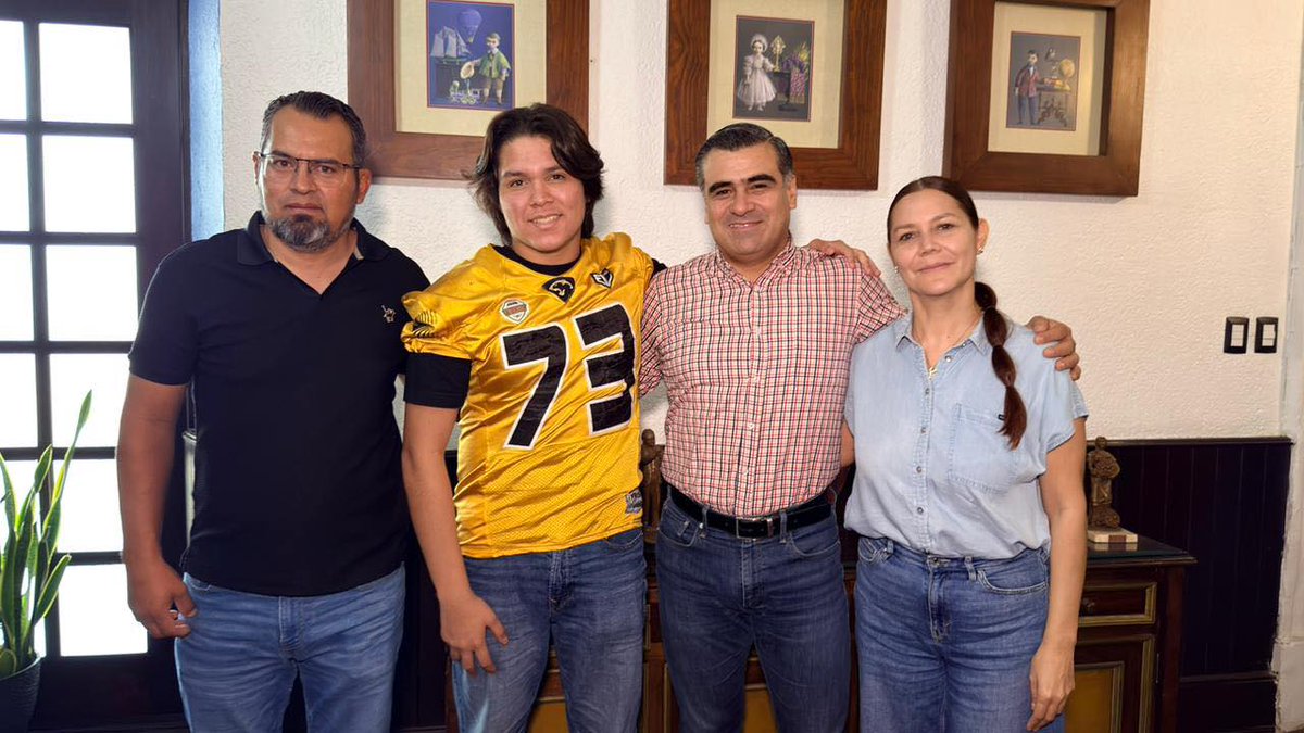 Todo el apoyo para Santiago, el coach Luis Rodríguez y los jugadores de Jaguares que representarán a Colima en el 8vo Torneo Nacional Tackle en Naucalpan.
¡A darlo todo, con fuerza y orgullo colimense! 💪🏈