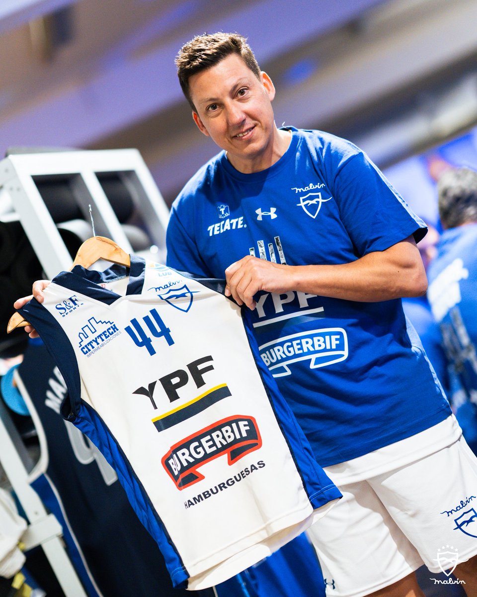 ClubMalvin's tweet photo. Él.
Esa camiseta.
Historia pura del Club Malvín. https://t.co/LUEcHrpHxb