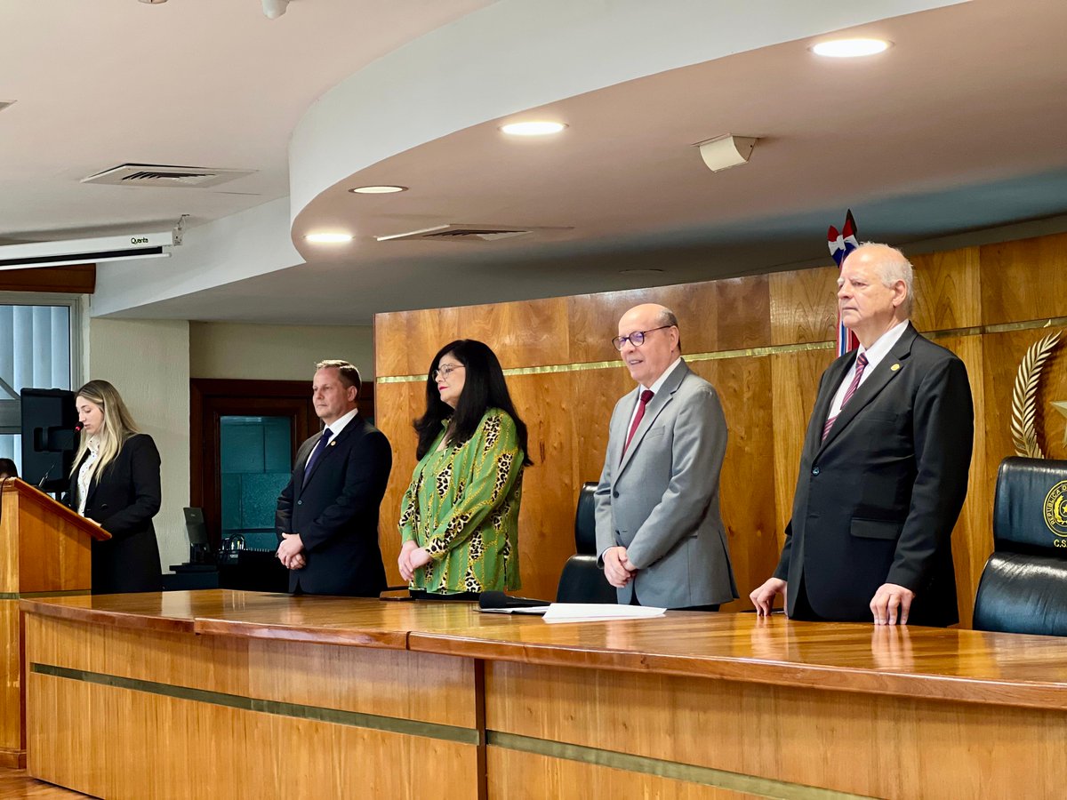 PoderJudicialPY's tweet image. 🔴 Autoridades judiciales tomaron juramento a magistrados, fiscales y defensores

➕Info: pj.gov.py/notas/29096-au…