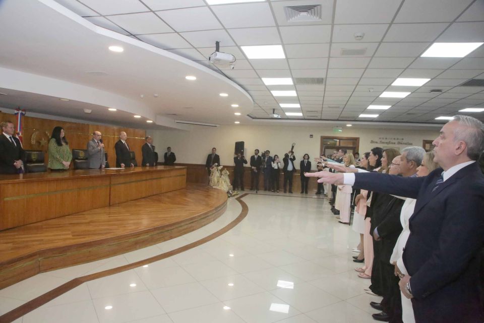 PoderJudicialPY's tweet image. 🔴 Autoridades judiciales tomaron juramento a magistrados, fiscales y defensores

➕Info: pj.gov.py/notas/29096-au…