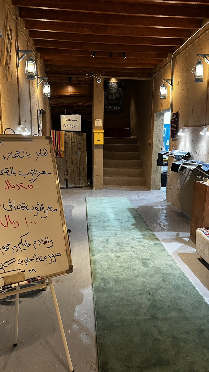 alshaaib_'s tweet image. ابنائي وبناتي، رجعت اليكم بعد انقطاع دام 87 عام وبقلبي حنين اليكم كبير تغيرت علي الدنيا ولم يبقا الزمن كزماننا وقام احد احفادي بإنشاء هذا الحساب وهو من يكتب عني الان وبعدها سوف اقوم بأخذ الجوال منه ، انا رجل قديم عاد اليكم ومتخصص في الازياء خصوصاً الثوب والعباة
اضيفوني وادعموني🤍