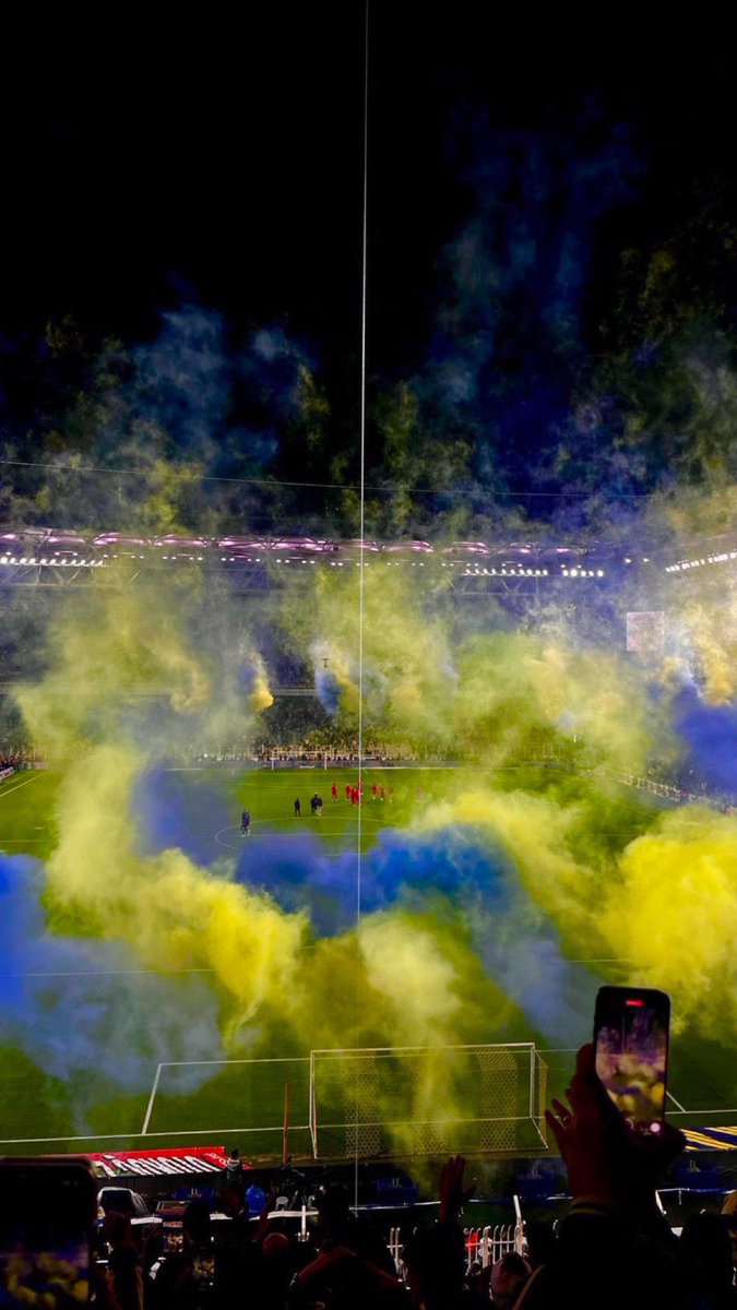 Işık gösterisine bayıldım, bu akşam güzel şeyler olacak 💛💙
#GSvFB #fenerinmacivar