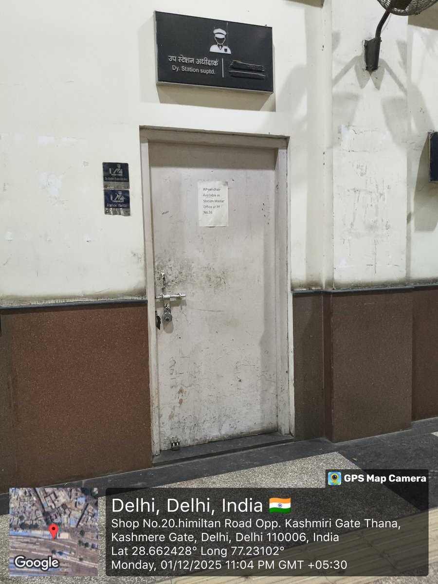 SadullahArfat's tweet photo. Station master not available since long. A senior citizen passanger waiting for wheel chair. 
,@RailMinIndia @RailwaySeva @AshwiniVaishnaw https://t.co/pxgAoi2Y3O