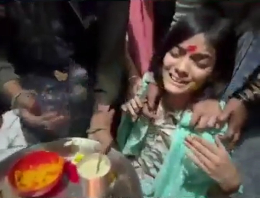 कहां है धीरेंद्र देख तेरे हिन्दू लोगों ने दलित युवक को बेरहमी से मार दिया, ऐसे बनाएगा हिंदुराष्ट्र।